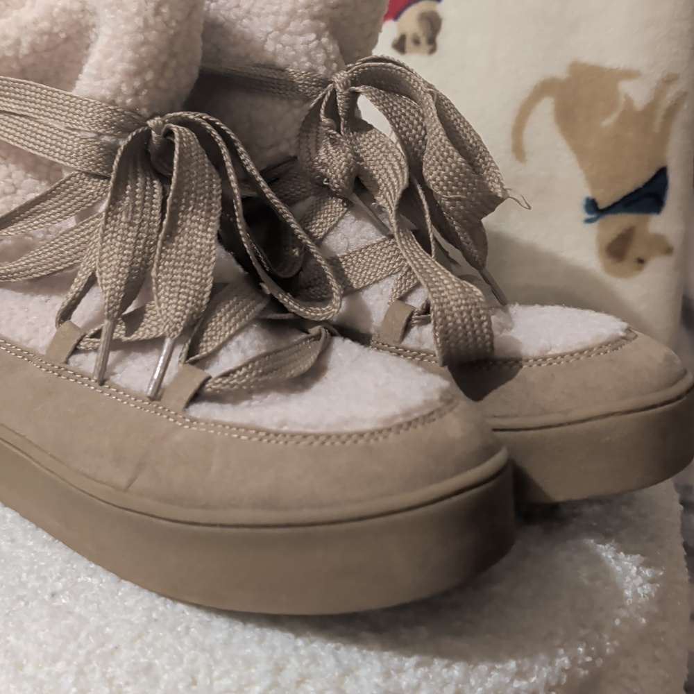 Universal Thread Boots.   9.5 - Picture 3 of 6